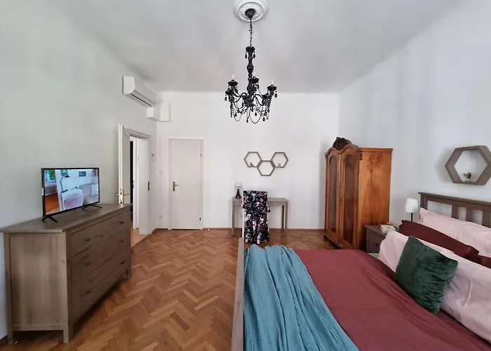 With Balcony * Відень
