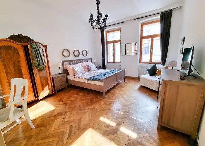 With Balcony * Відень